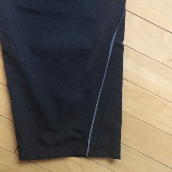 Men’s Under Armour lightweight pants Like new🏈✨ - Picture 6 of 8
